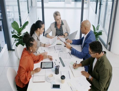 Why Professionally Printed Presentation Folders Make Business Meetings More Effective